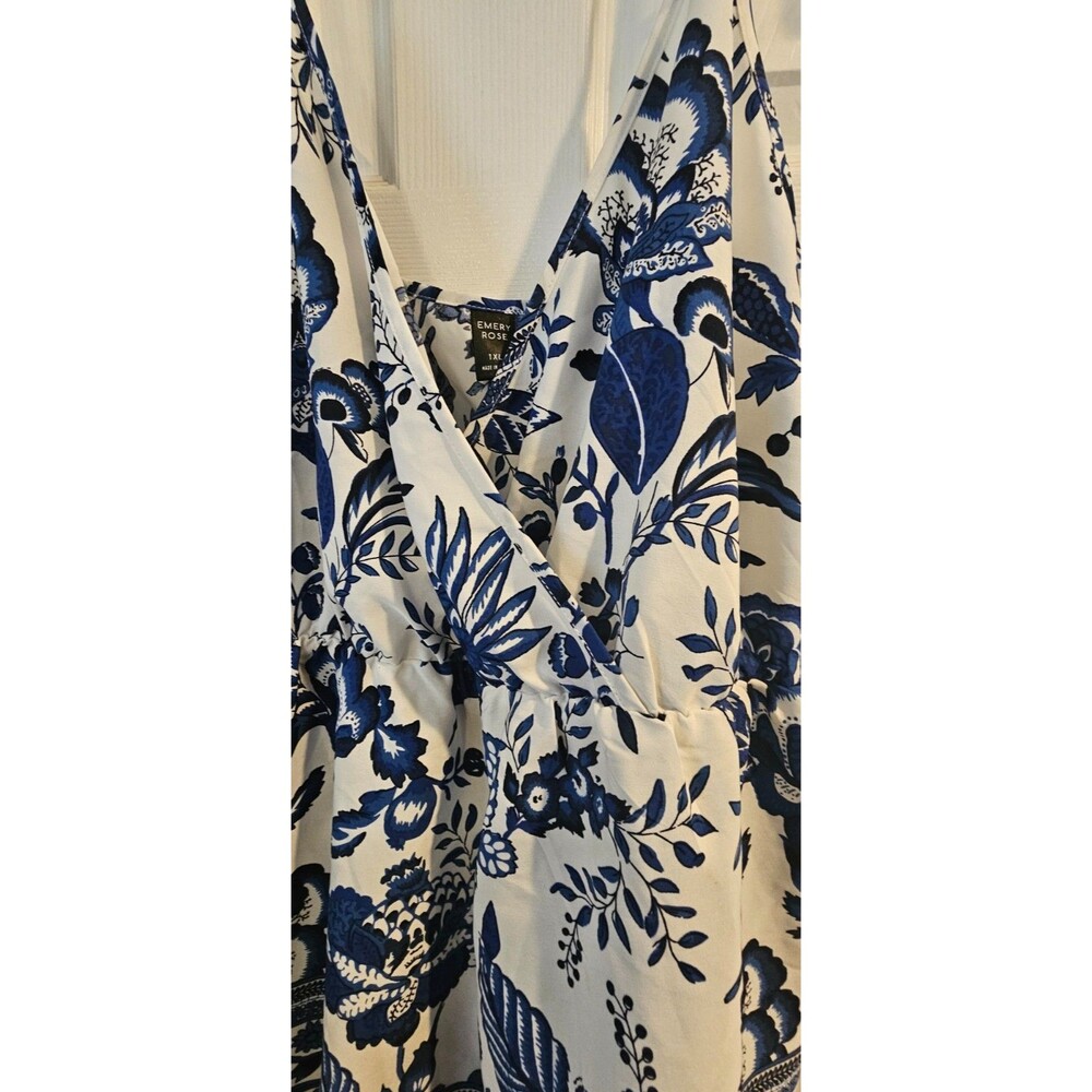 Emery Rose Women’s 1XL Blue White Floral Romper Adjustable Straps Elastic Waist - Picture 5 of 8